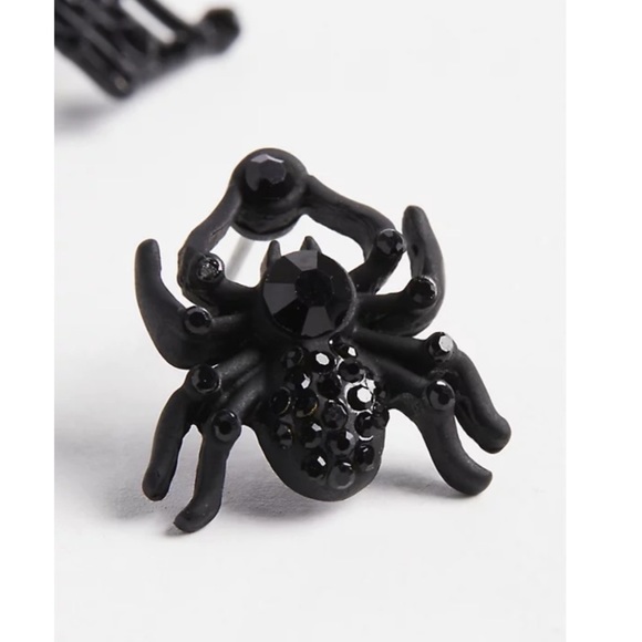 FREE WITH $100 PURCHASE TORRID NWT WEB AND STUD EAR CUFF - Picture 4 of 6